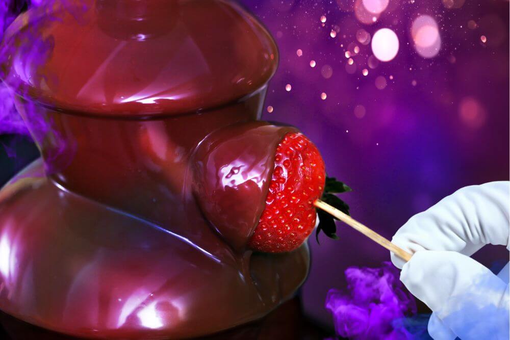VKX2023 The Sweet Experience Chocolate Fountain with Strawberry